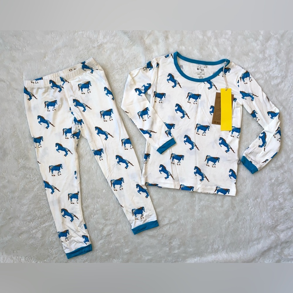 NWT Kyte set - Picture 2 of 3
